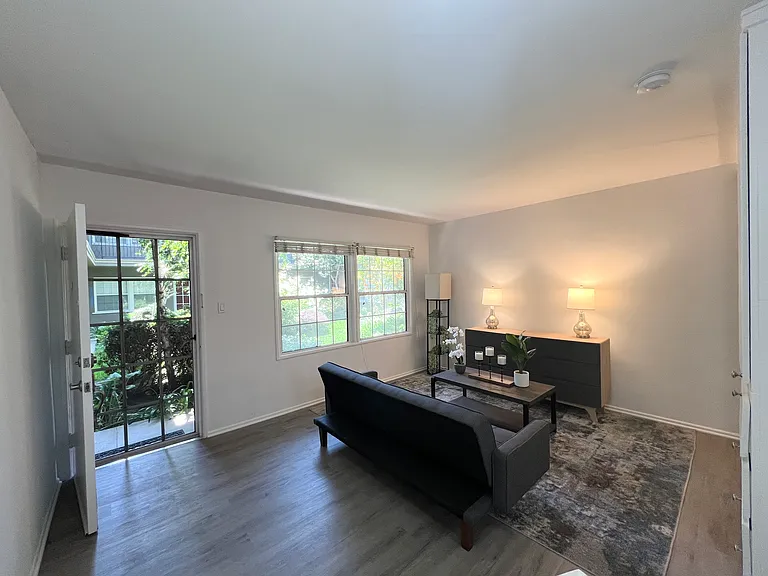 Lillian Way Apartments — Photo 21