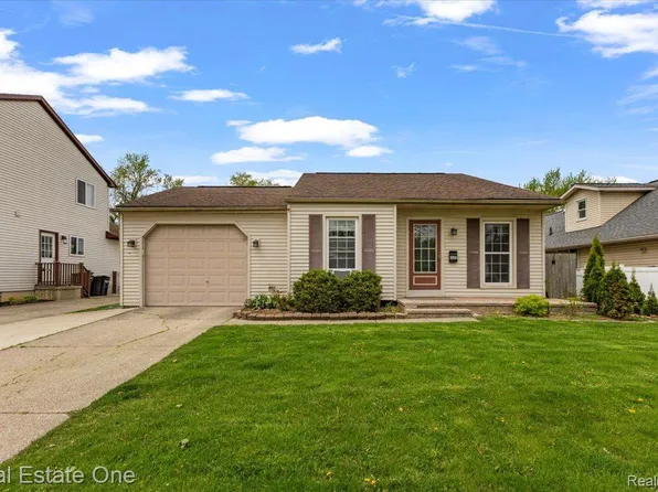 322 S Chocolay Ave, Clawson, MI 48017