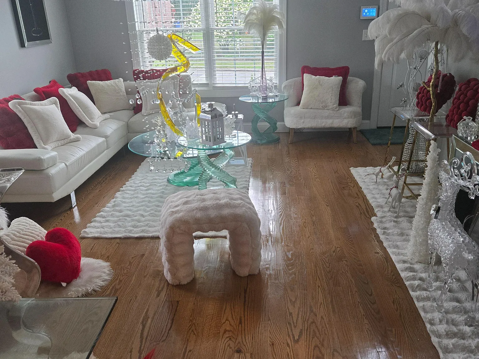 3 bed, 2.0 bath, 2300 sqft, $1,637 — Photo 3