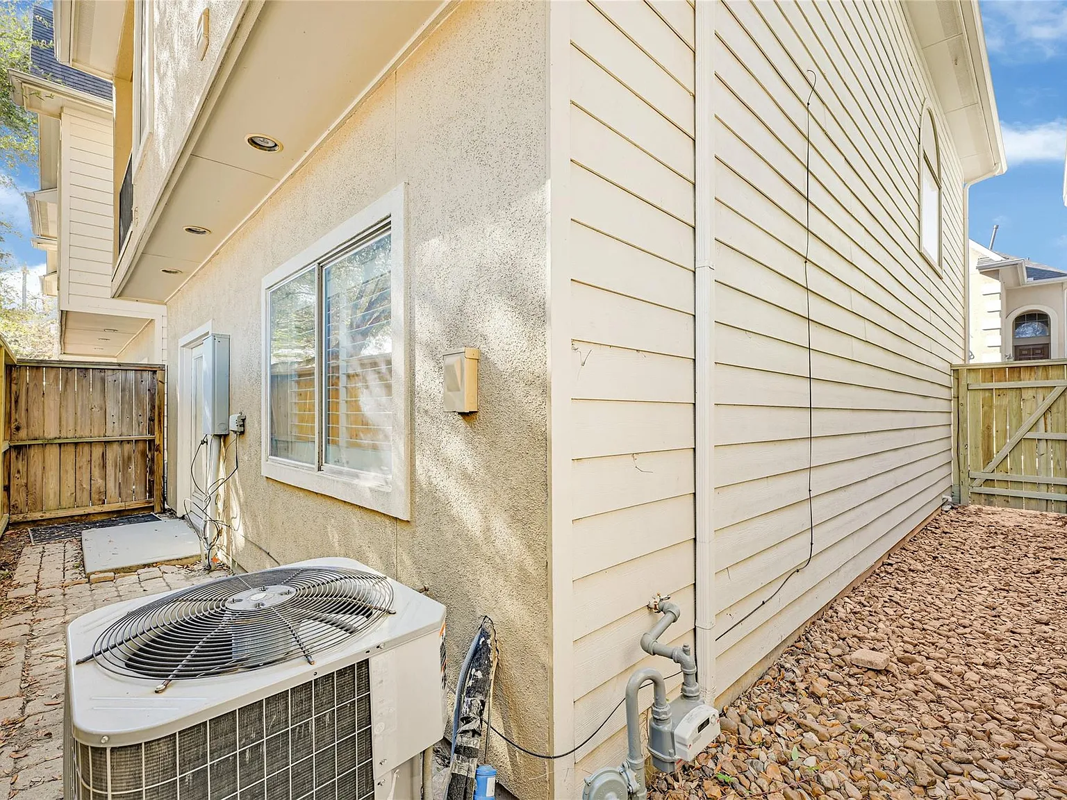 3 bed, 2.0 bath, 1700 sqft, $2,550 — Photo 4