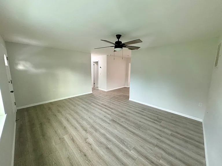 2934 Webley Dr — Photo 11