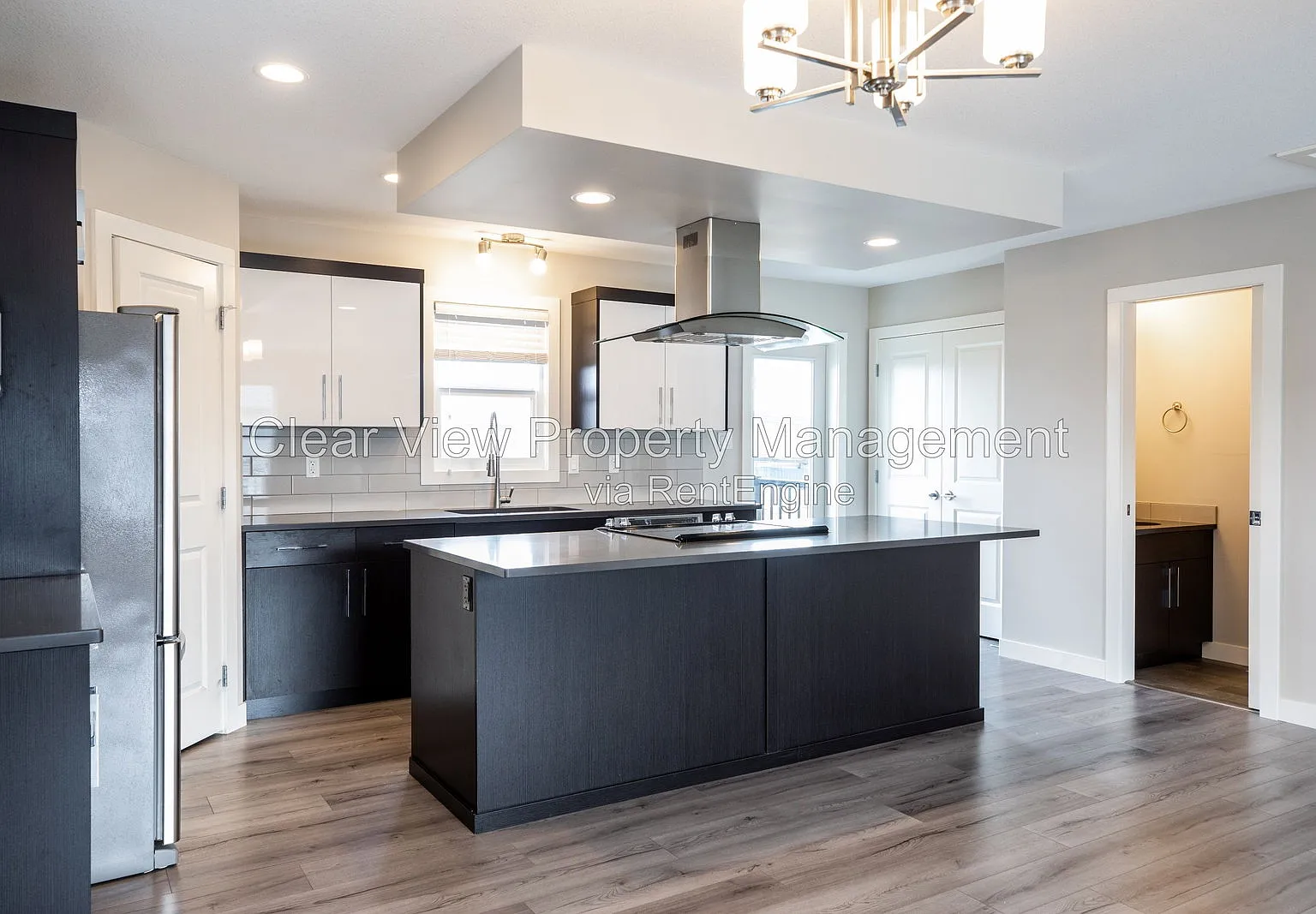 3 bed, 1.5 bath, 1200 sqft, $1,899 — Photo 3
