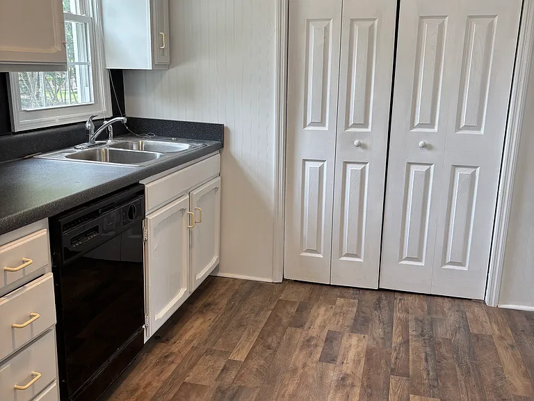 202 Carolina Ave — Photo 12