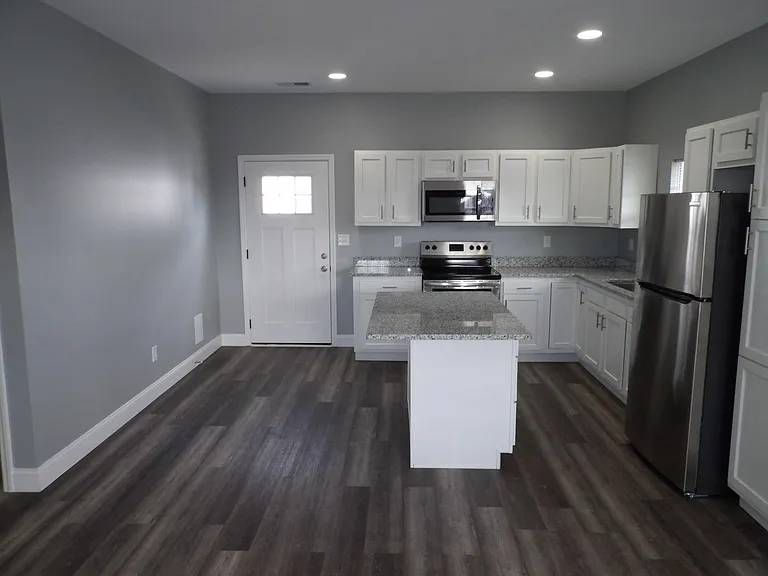 240 E Court St — Photo 10