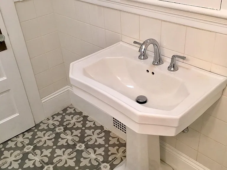 221 S Hamilton St — Photo 11