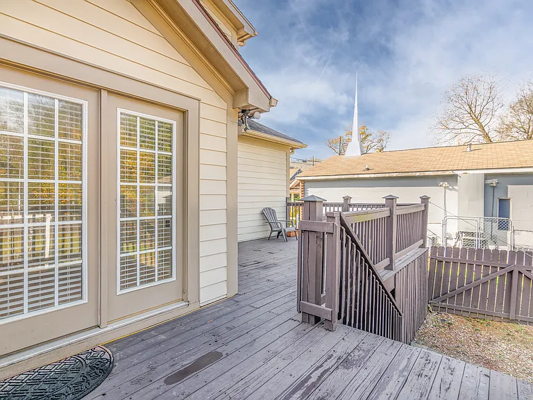 327 Mill Rd — Photo 23