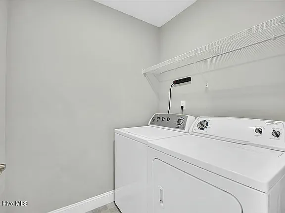 1319 Teddy Rd — Photo 12