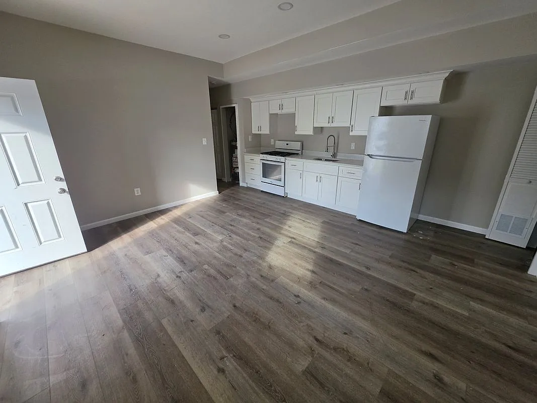1 bed, 1.0 bath, 1110 sqft, $1,200 — Photo 3