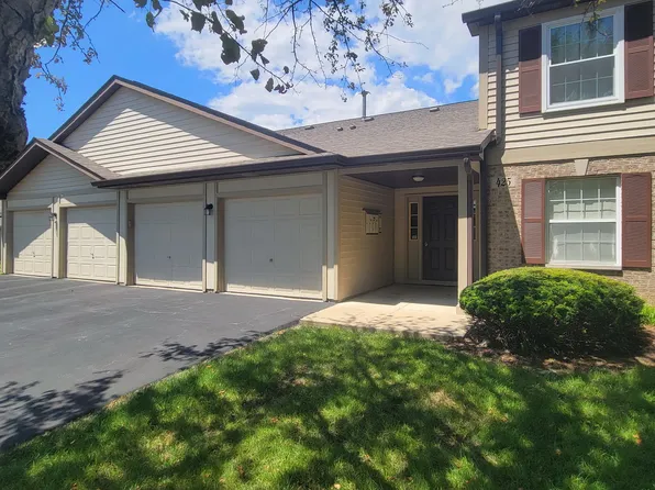 425 Woodview Cir APT D, Elgin, IL 60120