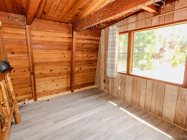 409 W Sherwood Blvd — Photo 23
