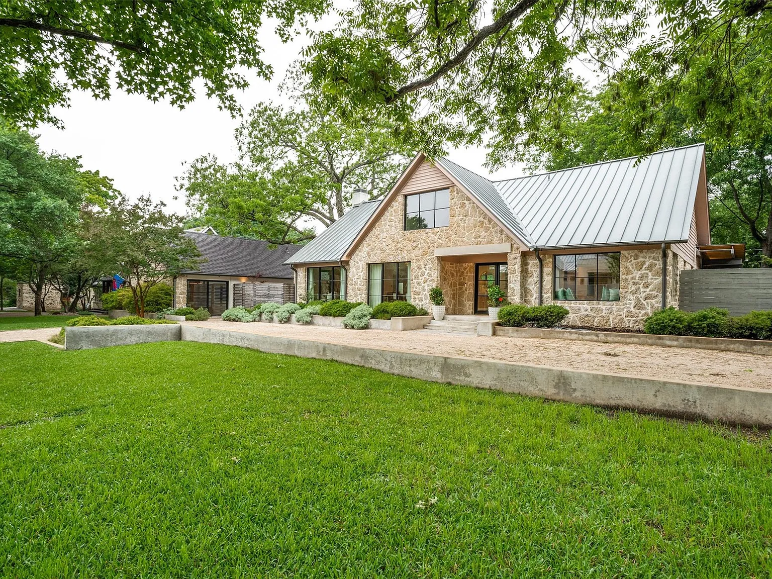 5 bed, 4585 sqft, $15,000 — Photo 1