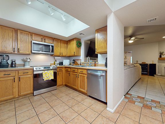 4th image of 2469 N Ironwood Ridge Dr