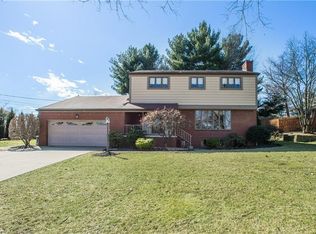 2432 Huntington Dr, Pittsburgh, PA 15241