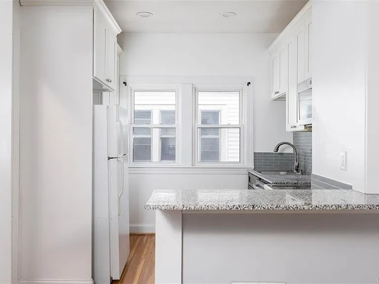 143 Hartwell Rd — Photo 2