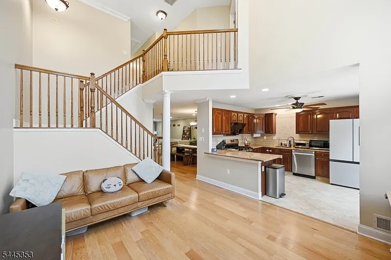 3 bed, 2.5 bath, 1928 sqft, $4,150 — Photo 2