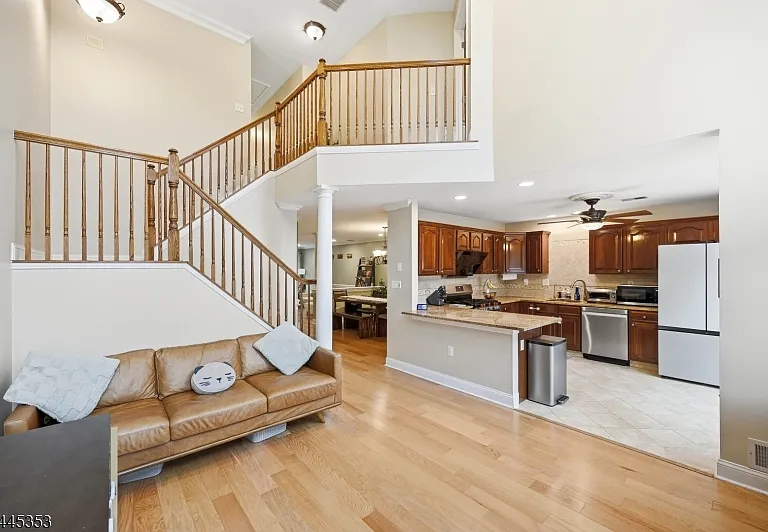 18 Clark Ct — Photo 2