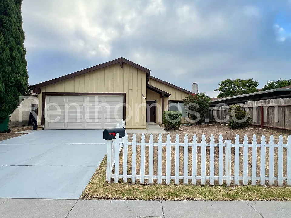 11303 Kelowna Rd