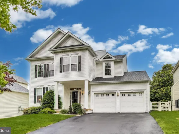 35551 Sarasota St, Round Hill, VA 20141