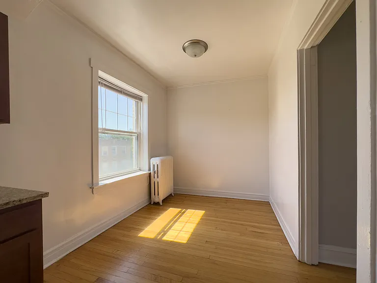 4402 N Rockwell St #4 — Photo 7