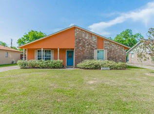 252 Bastrop St, Angleton, TX 77515