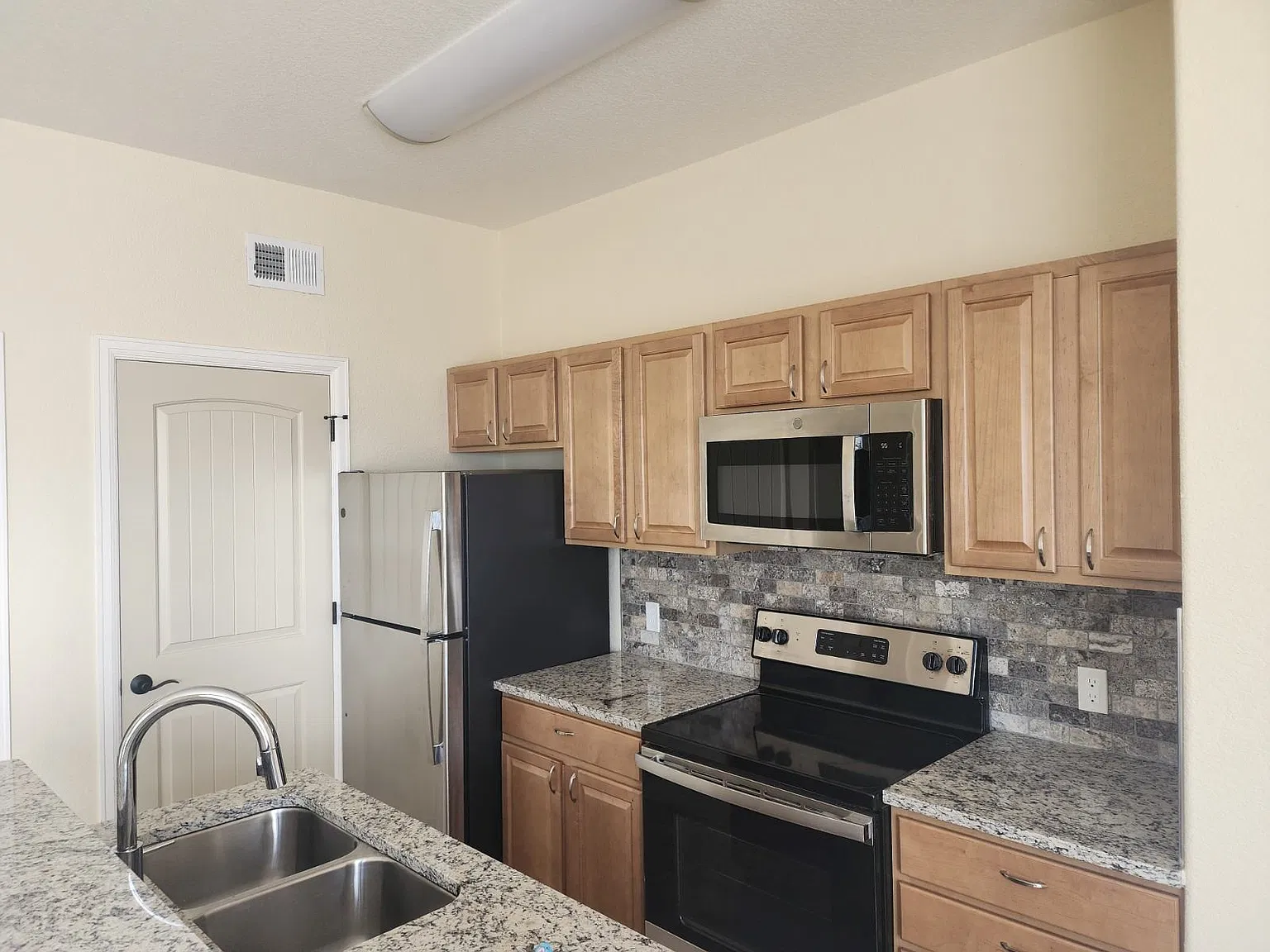 430 W Pikes Peak Ave — Photo 4