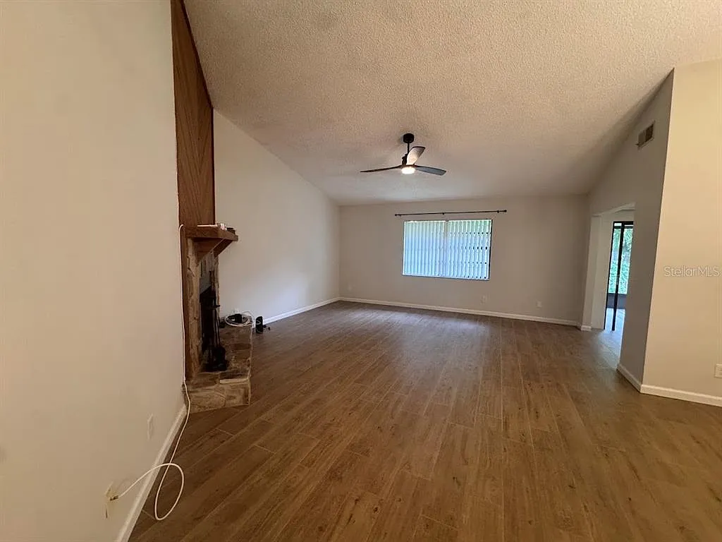 3 bed, 2.0 bath, 1350 sqft, $2,450 — Photo 4