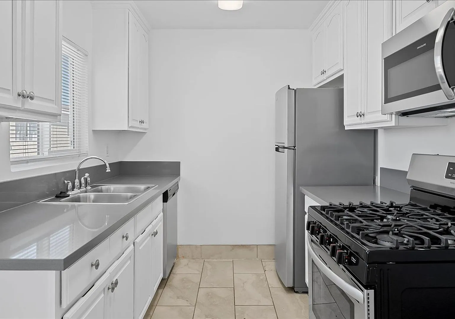 Two Bedroom Apartment | Minutes From SoFi Stadium! — Photo 3