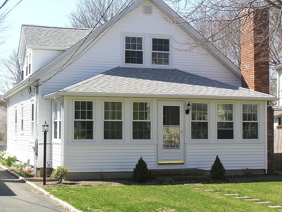 Front Home 4 BR 2 bth