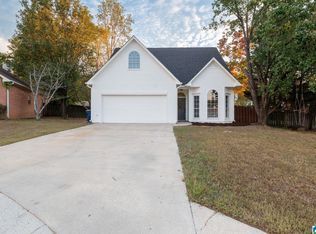 1910 Amberley Woods Trl, Helena, AL 35080