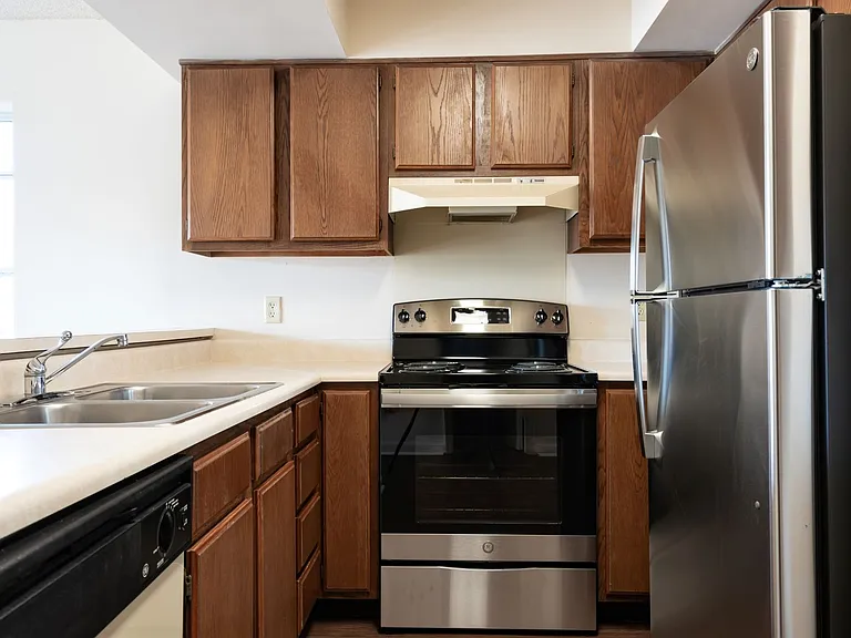 Tusculum Square Apartments and Townhomes — Photo 1