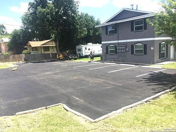 3rd image of 11014 Belair Dr APT 3