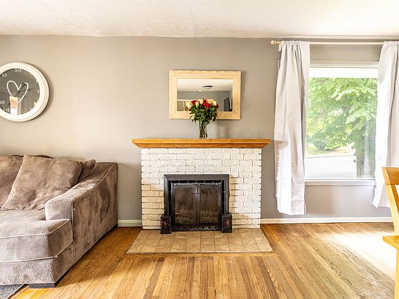 2nd image of 3604 E Fairview Ave