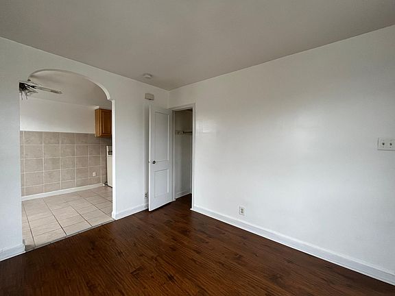 4th image of 4624 Lansing St #3