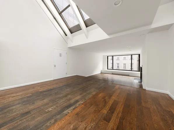 240 East 67th Street image 2 of 10