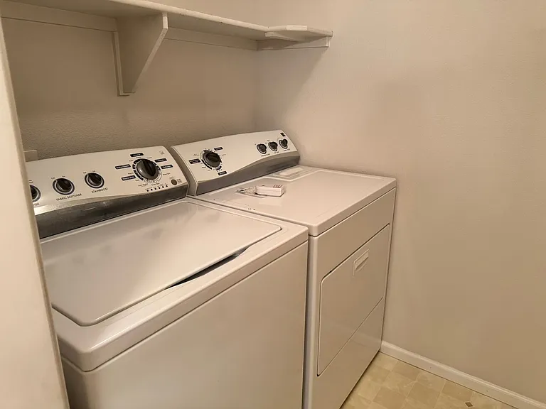 326 Appletree Ln — Photo 9
