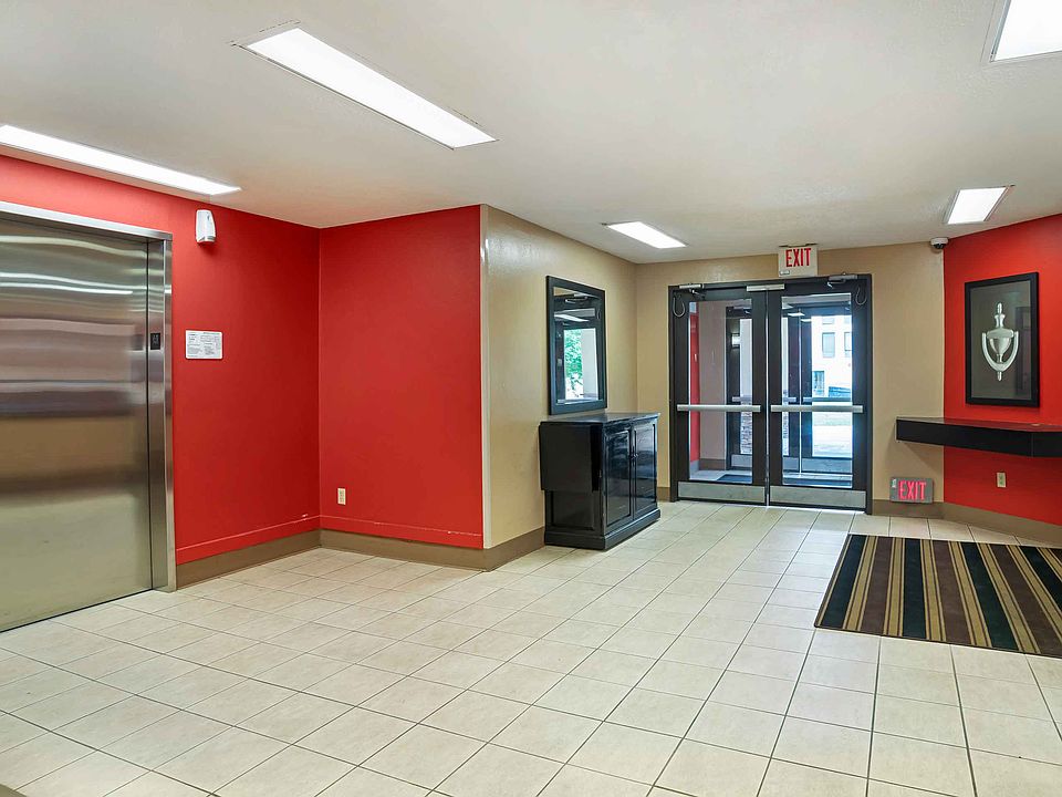 Lobby and Guest Check-in