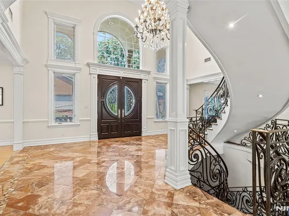 512 Winterburn Grv, Cliffside Park, NJ 07010