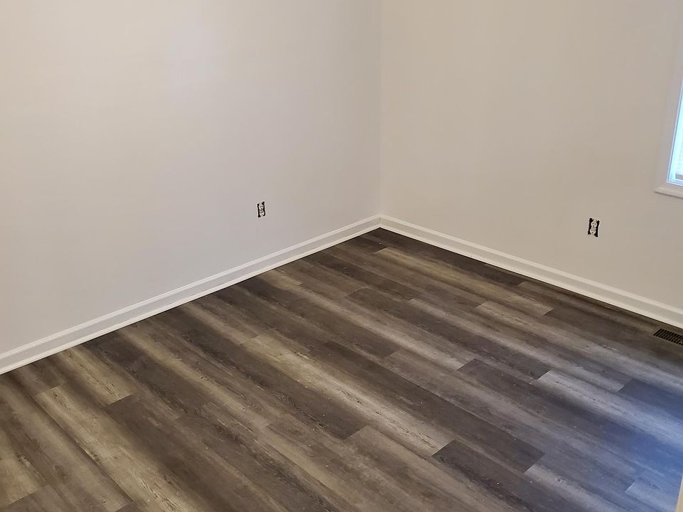 2nd image of 953 Irvington Rd #945