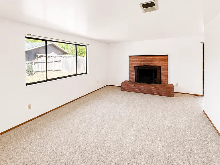 1704 Antoine Ave — Photo 6
