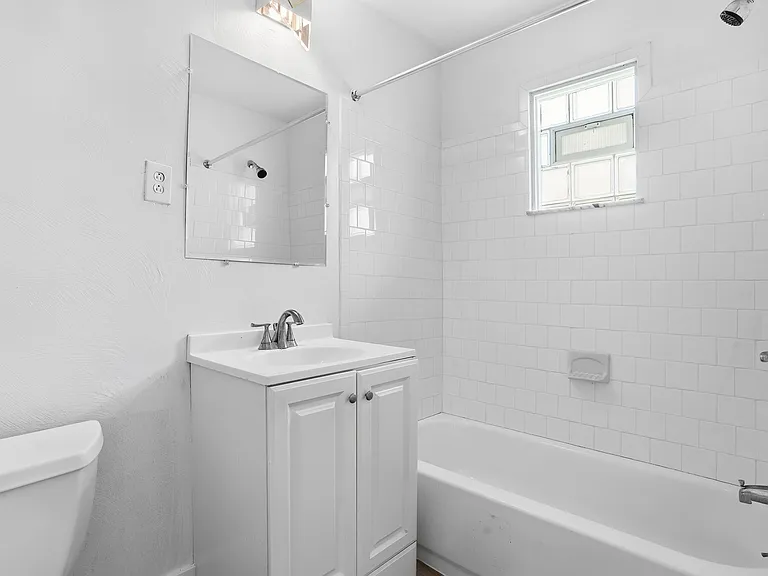 7806 Saint Lawrence Ave — Photo 13