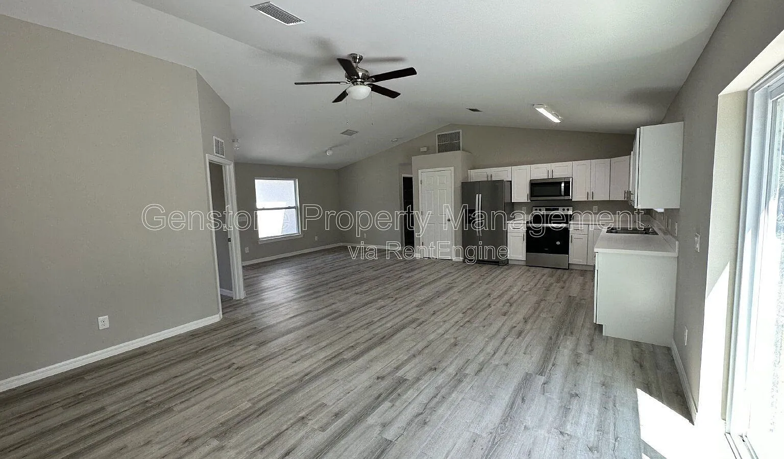 4 bed, 2.0 bath, 1577 sqft, $2,100 — Photo 2