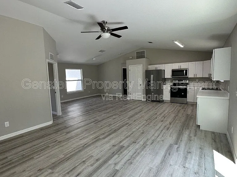 327 Lester Ave S — Photo 2