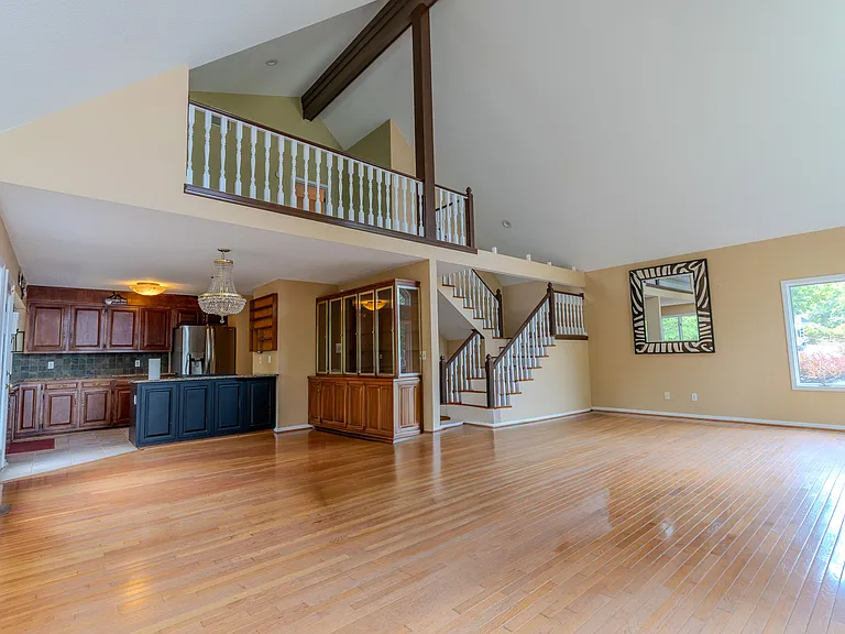 256 Greenbay Rd — Photo 18