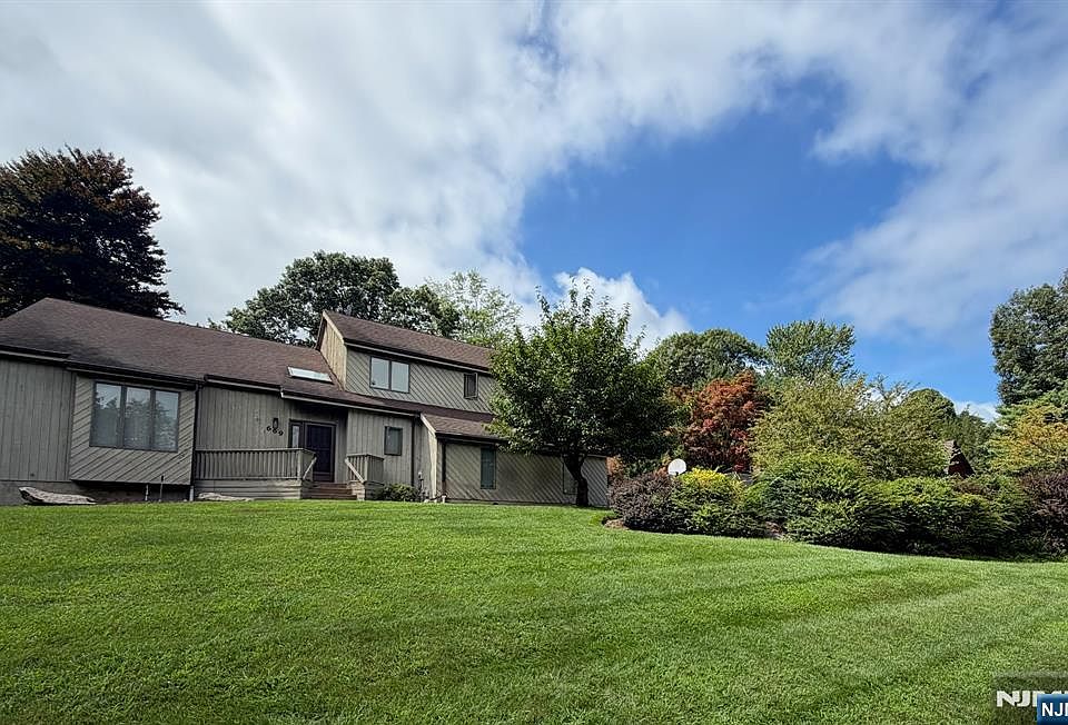 1st image of 669 Alexander Ct