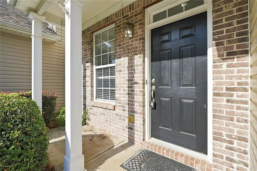 3 bed, 2.5 bath, 1830 sqft, $2,100 — Photo 2