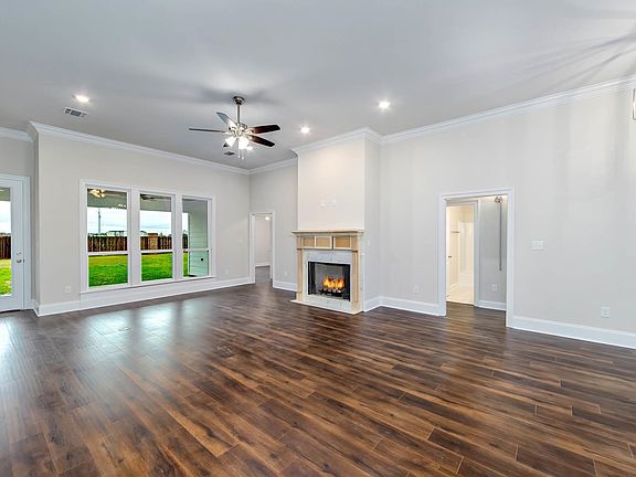5th image of 465 Independence Dr