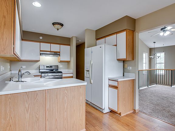4th image of 2492 Dickens Dr #2492