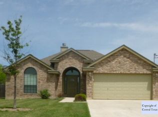 213 Monkhouse St, Poth, TX 78147