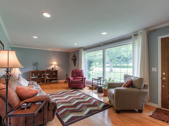 4th image of 105 Jackstaff Dr