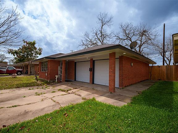 3rd image of 1904 Edgehill Rd